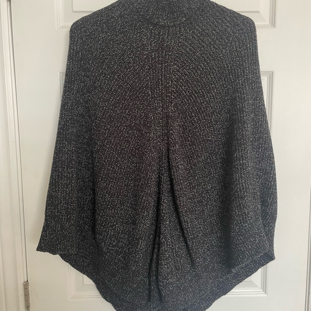 Roots Snowy Fox Poncho